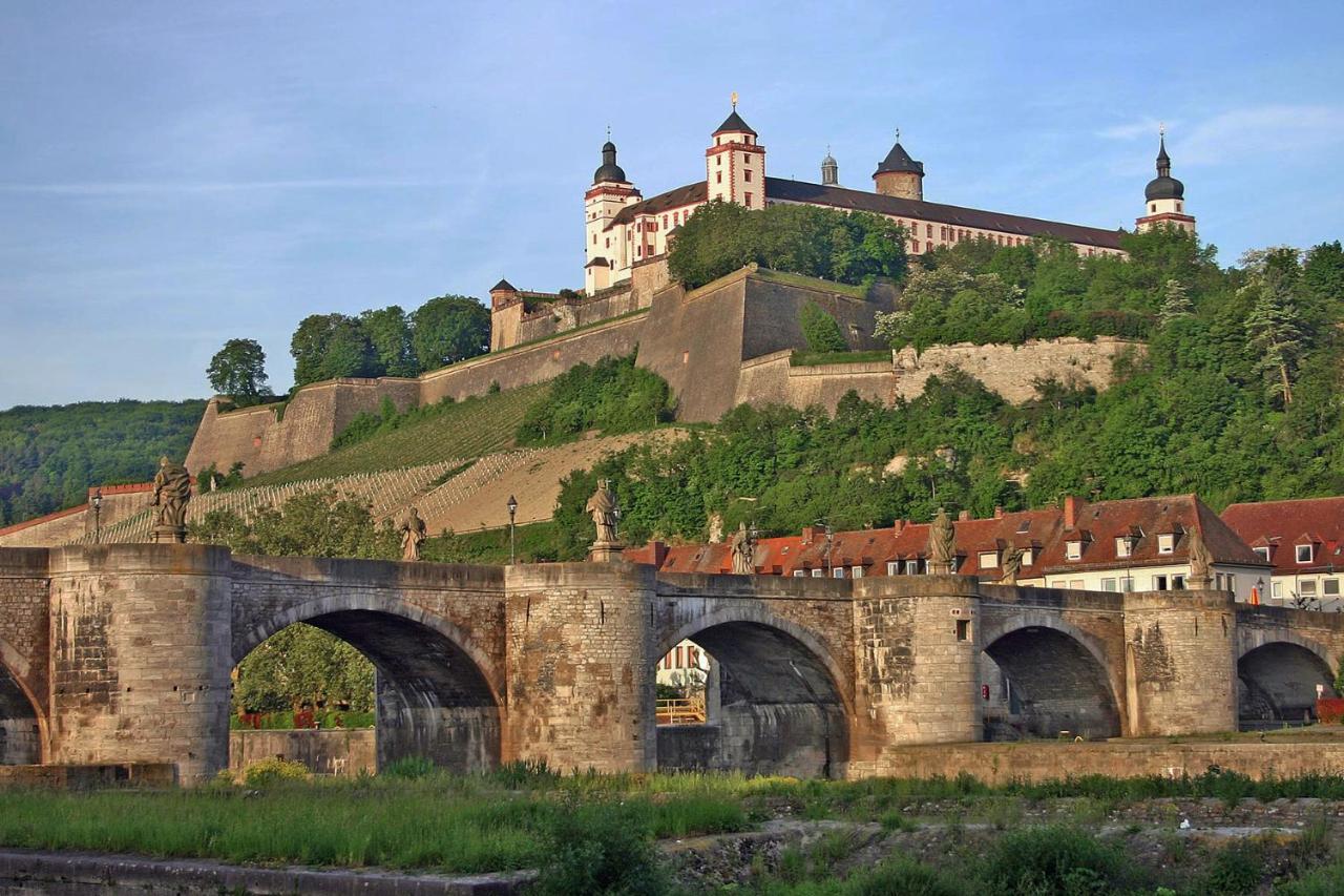 Privatzimmer Nahe Bahnhof Und City Wurzburg Ngoại thất bức ảnh